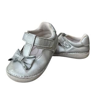 Stride Rite Silver Kids Shoes with Bow Size 5M